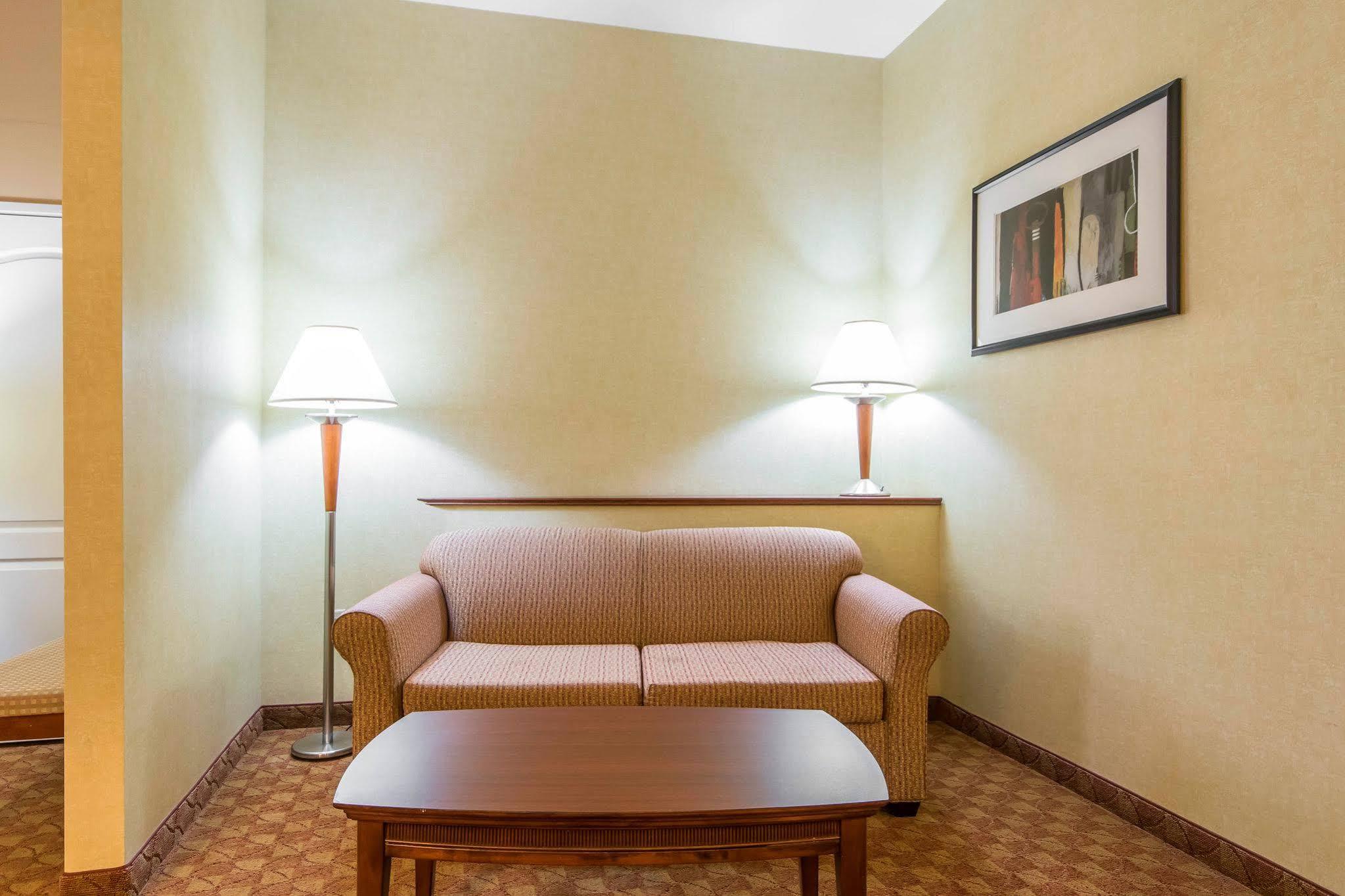 Comfort Suites South Point - Huntington Zewnętrze zdjęcie